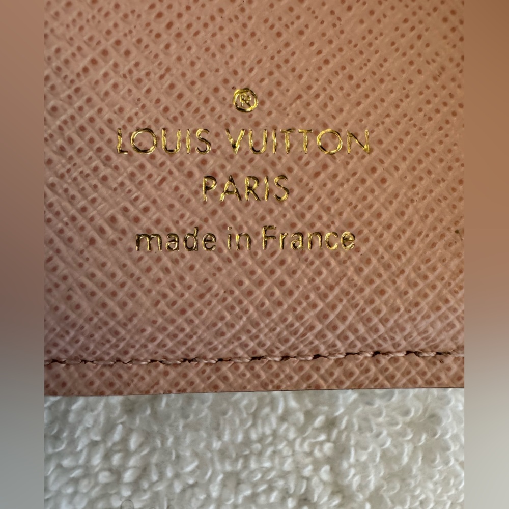 🚨SOLD🚨Louis Vuitton with COA Damier Ebene Zoe Wallet Rose Ballerine. - Picture 8 of 13